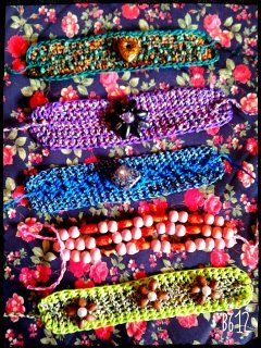 Pulseras tejidas a crochet en hilo encerado, amplia gama de colores, estilos  y diseños.
