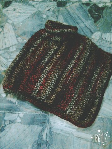 Ponchito cuello alto, irregular.